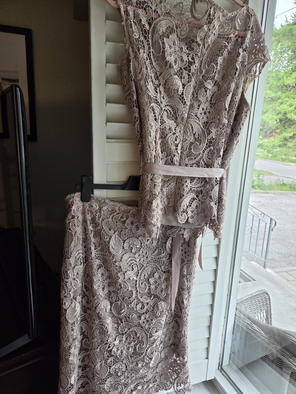 šLace Two-Piece Dress Set in Dusty Rose - Picture 6 of 12